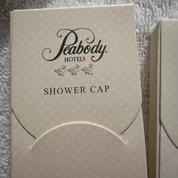 CLASSIC NEW PEABODY HOTEL ORLANDO SHOWER CAP AND MENDING KIT - Picture 3 of 5